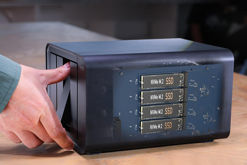 TERRAMASTER D8 Hybrid 8 Baies HDD NVMe Boîtier USB 3.2 Gen 2