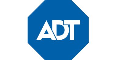 Logo officiel d'ADT représentant un octogone bleu avec le texte "ADT" en blanc, utilisé pour illustrer l'actualité liée à la brèche de sécurité de l'entreprise.