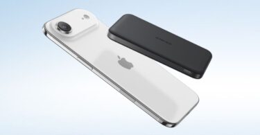 Batterie externe Anker Nano Power Bank MagGo Slim noire fixée magnétiquement au dos d'un iPhone blanc.