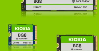 Présentation de la gamme de SSD Kioxia BG8 PCIe Gen5 en différents formats M.2 (2230 et 2280), affichant les étiquettes vertes distinctives et la technologie BiCS FLASH.