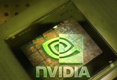 Vue rapprochée d'un die de processeur NVIDIA haute performance sous un éclairage vert, illustrant la nouvelle architecture ARM N1X prévue pour 2026.