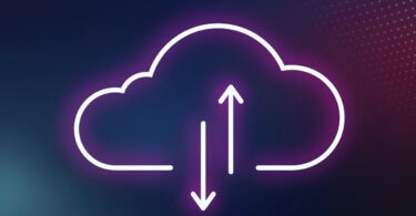 Icône de nuage en néon violet et blanc avec deux flèches verticales opposées sur fond sombre, symbolisant l'intégration de NetApp ONTAP et la gestion des données hybrides avec Nutanix.