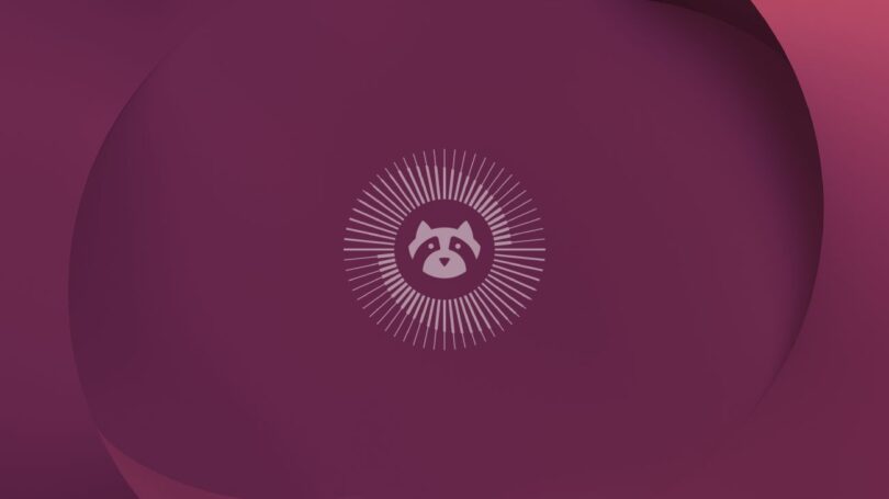Fond d'écran officiel d'Ubuntu 26.04 LTS Resolute Raccoon aux teintes violettes avec le logo stylisé du raton laveur au centre d'un cercle graphique.