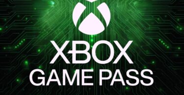 Logo officiel Xbox Game Pass blanc centré sur un arrière-plan technologique vert néon représentant des circuits imprimés et des flux de données numériques "électriques".