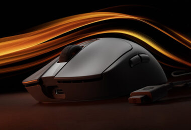 Souris gaming Xiaomi Gaming Mouse 2 vue de trois quarts, design symétrique noir, capteur optique PixArt PAW3955XM, format ultra-léger 58 grammes pour le gaming esport sans fil 8 kHz.